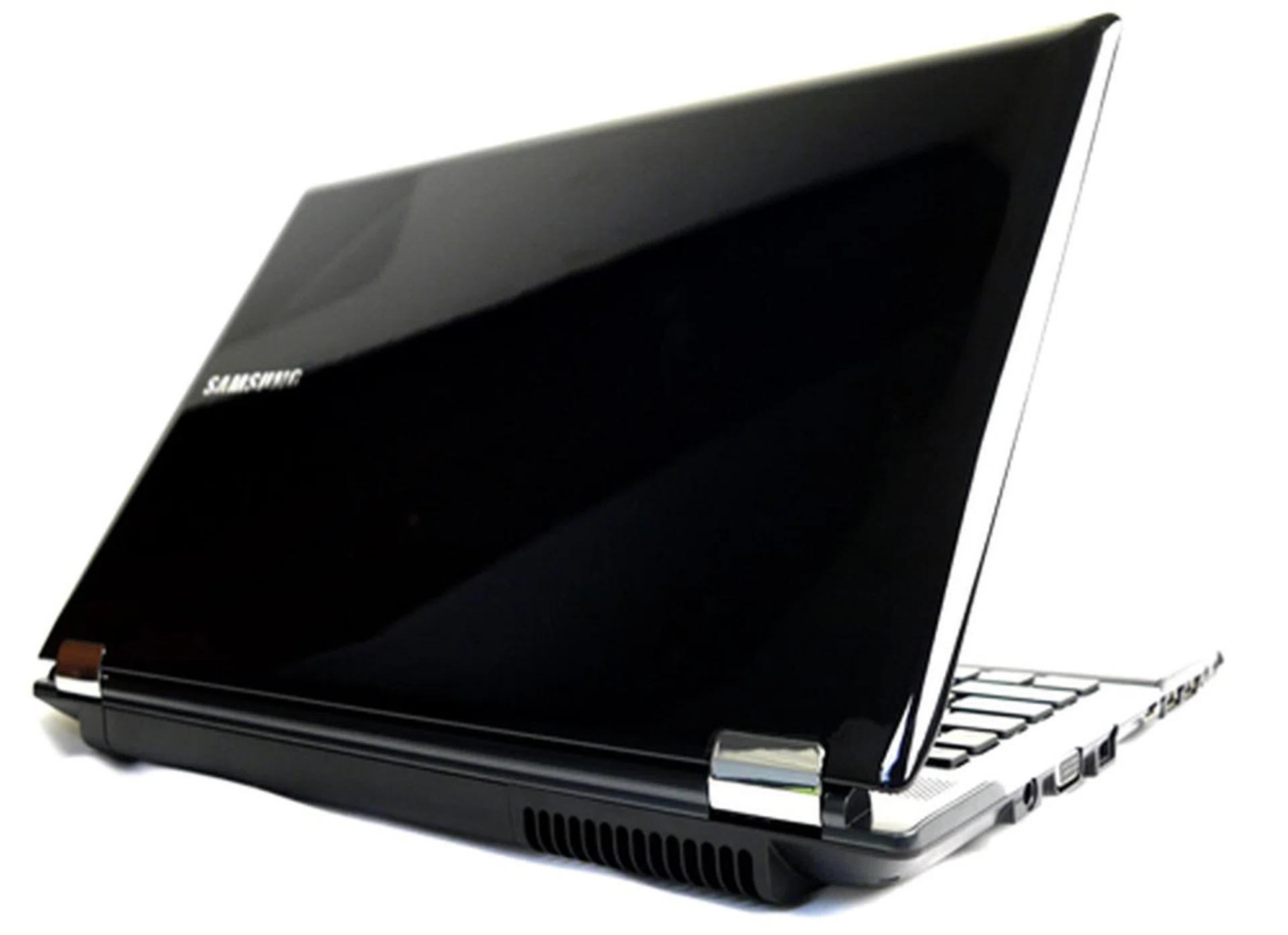 Samsung's RF510 black horse is currently available at S$1,999, while its smaller 14-inch RF410 sibling is yours for S$1,899. Some of the RF510's accolades include its durable construct and hearty operational performance. On the flip side, it's a pity the notebook wasn't optimized for a longer uptime.
