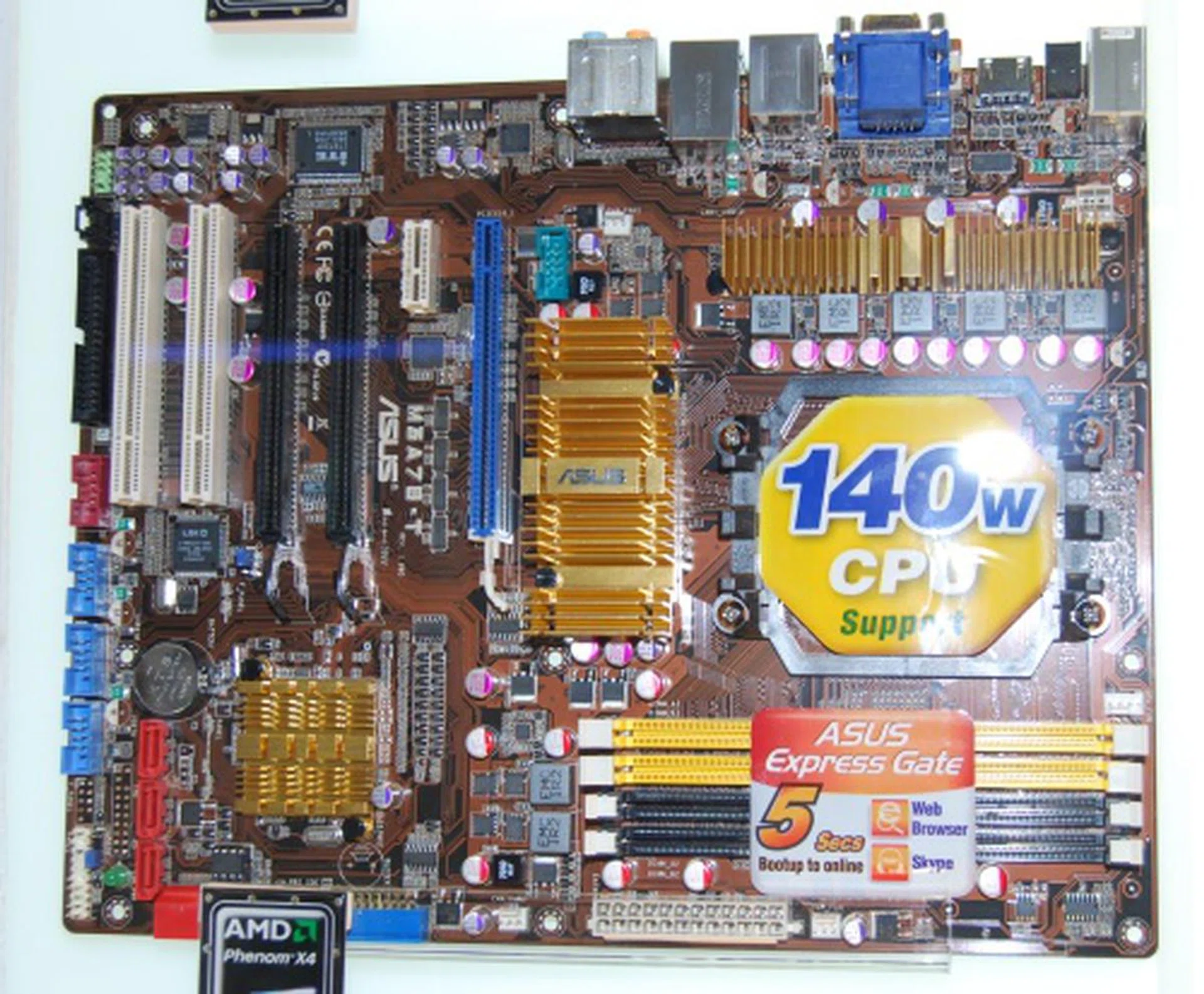  For the AMD fans out there, the M3A78-T uses ASUS Express Gate technology and features the AMD 790GX and SB750 chipset and will be launched on Thursday, meaning you're seeing it here first before the launch!  