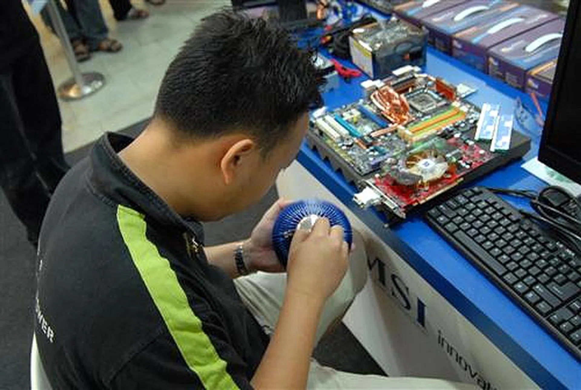  Storm88 cleans the base of his CPU cooler.  