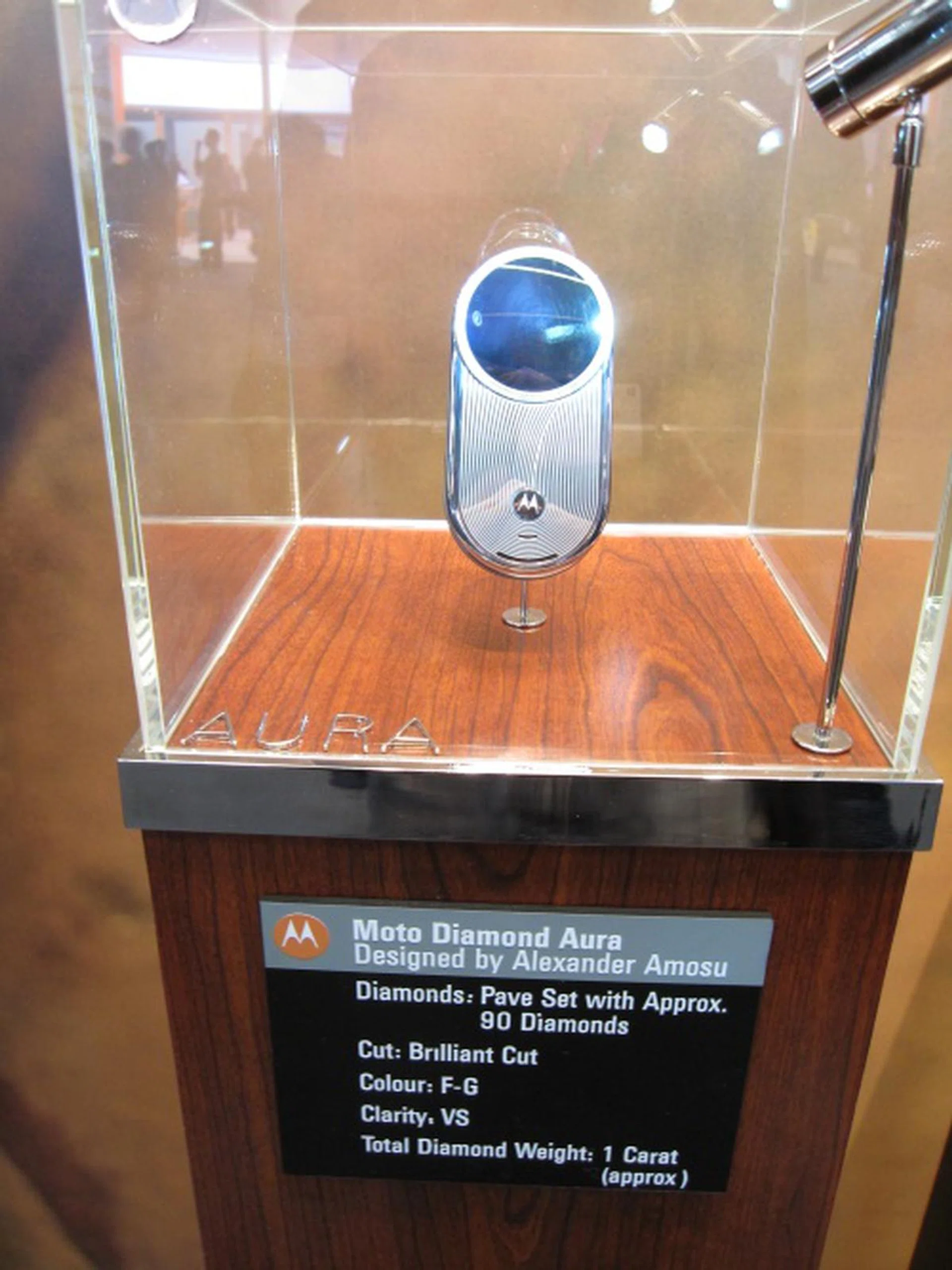 We are sure that you have seen the Aura before but did you know that the bezel around the display contains 90 diamonds? Gulp! 