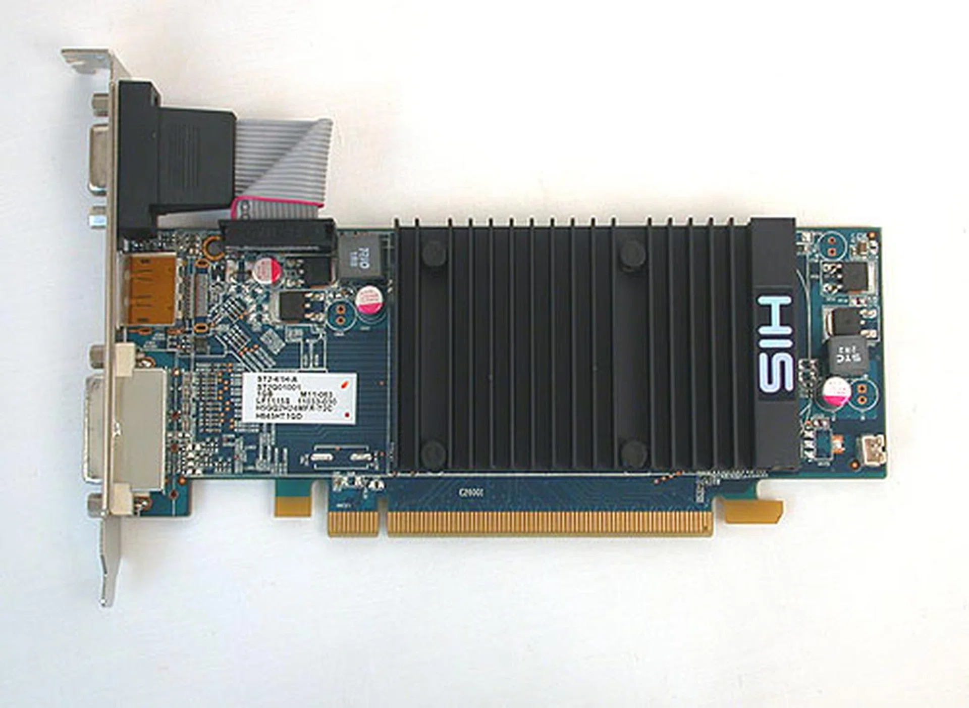 HIS has replaced the standard cooler on the reference Radeon HD 6450 with its own passive version. 