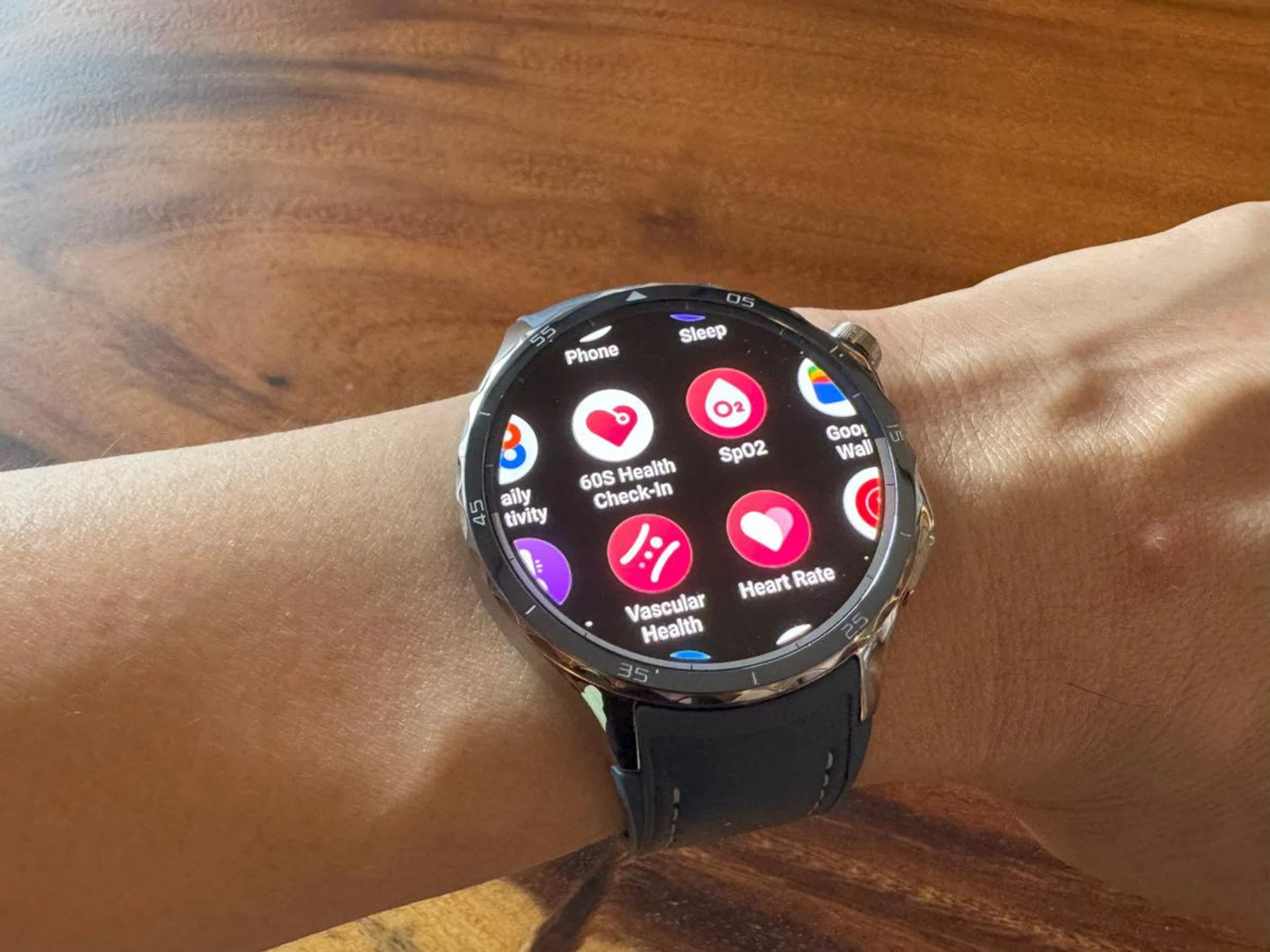 Oppo Watch X2's X-factor features: 60s Health Check-in and Vascular Health. Photo: HWZ
