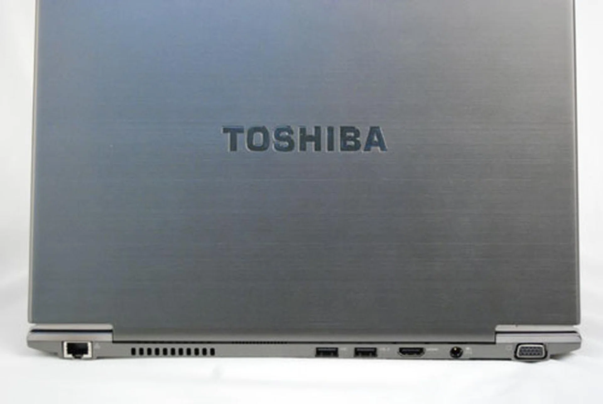 Some of the most important ports can be found at the back of the machine, unlike most modern notebooks that limit ports to the left and right flanks which are most handy. This is because the notebook is so thin, there is limited side space to accommodate most of its ports and it spills over to the rear.