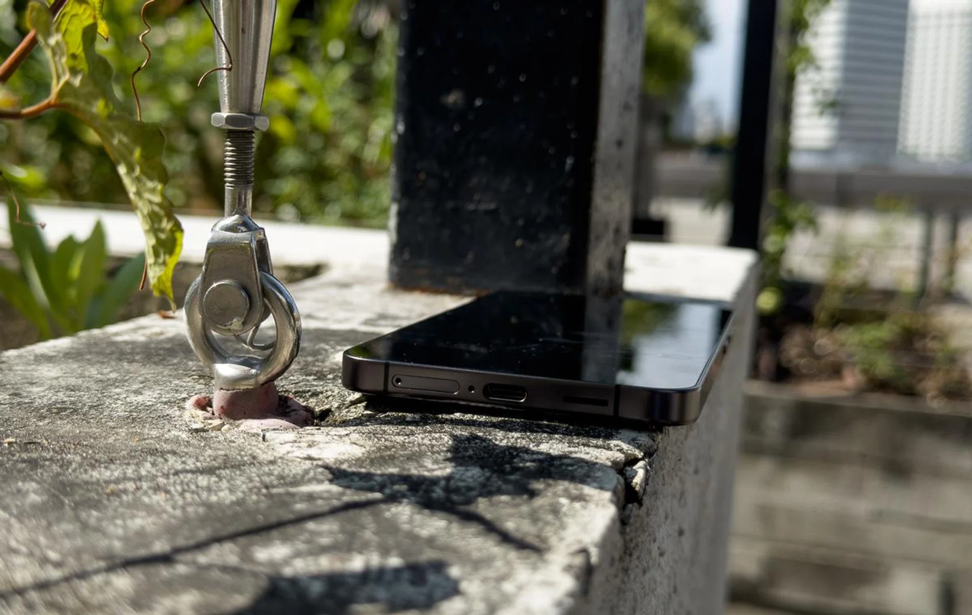 As to be expected, there's no S Pen slot in either phone.