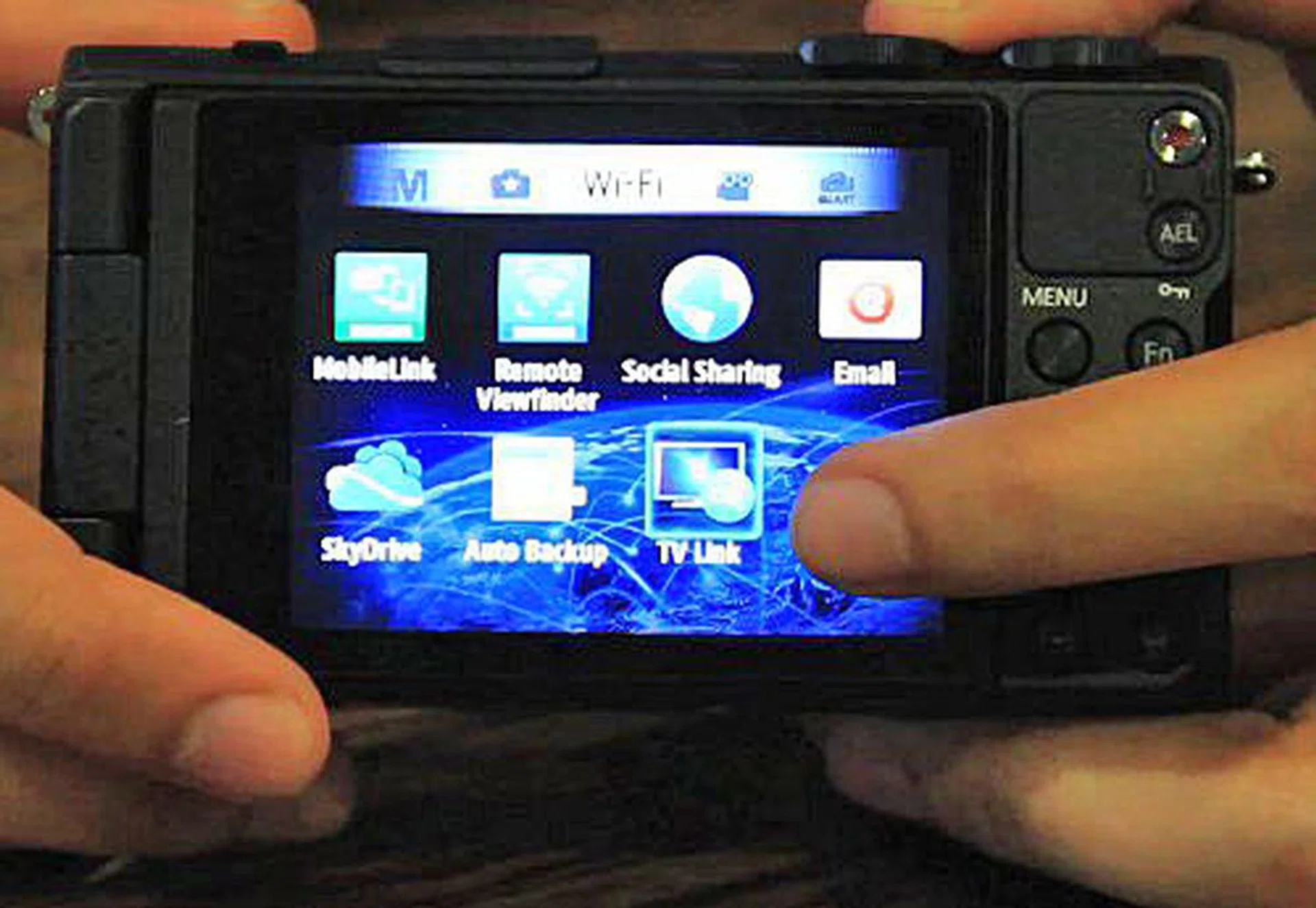 The EX2F comes with a few Smart features, which utilizes its built-in Wi-Fi capability