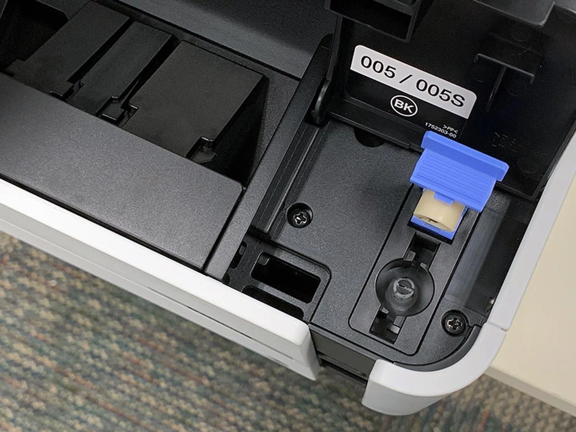 Refilling the ink should be error- and spill-free because the bottle can only latch onto the tank one way.