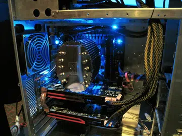The CrossFire setup of a pair of MSI 7970 graphics cards. The SRP for the card is approximately S$900; hence, this CrossFire setup will cost almost S$1,800!