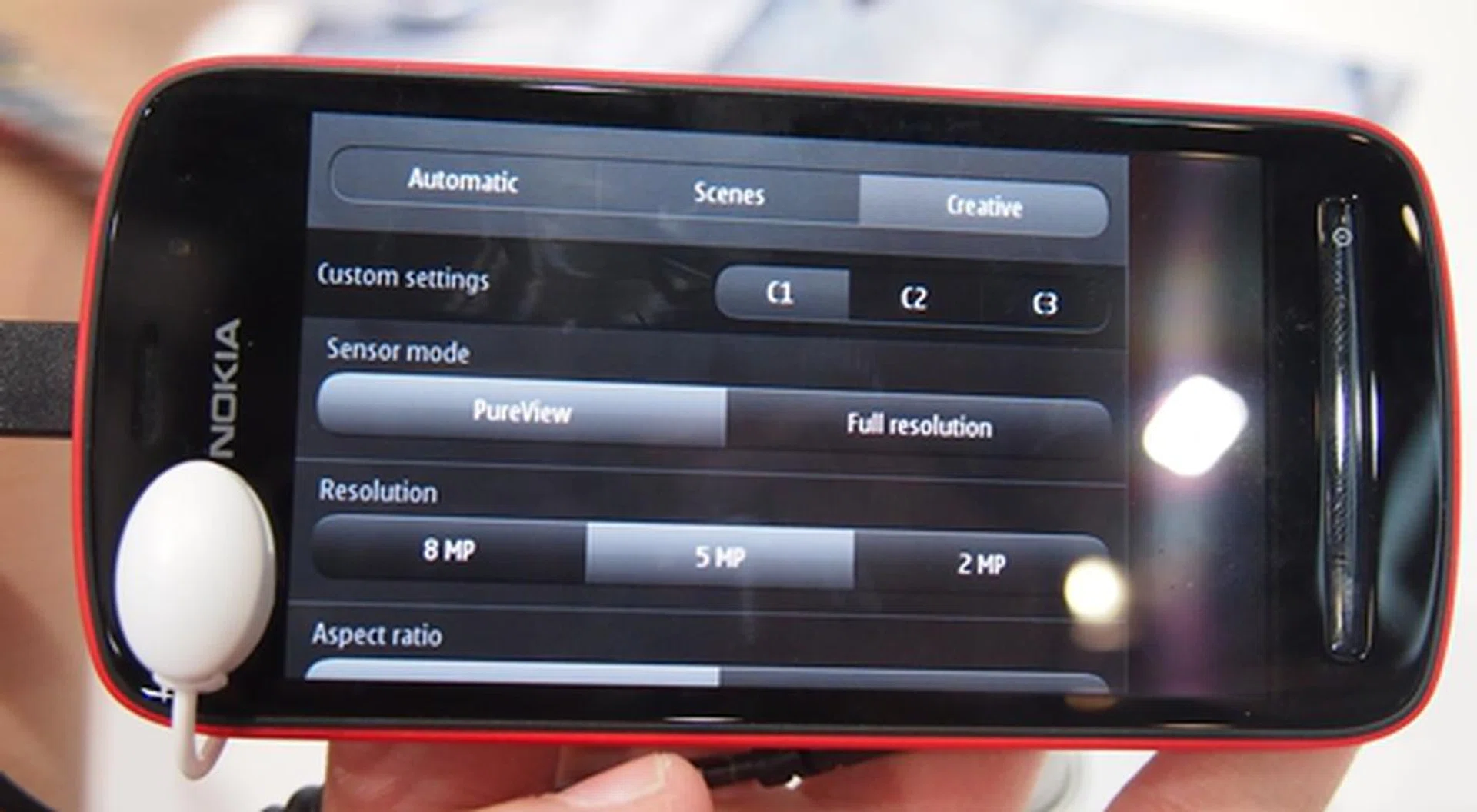 Using the PureView sensor mode allows you to switch among different resolutions (e.g. 8MP, 5MP and 2MP) using different aspect ratios (e.g. 4:3 or 16:9)