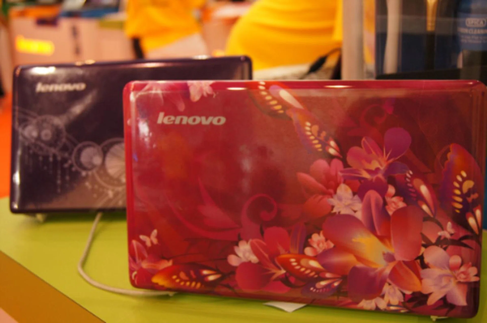If you prefer something dressier, do look towards the Lenovo S10 Pink or Purple Edition. Priced at $599.