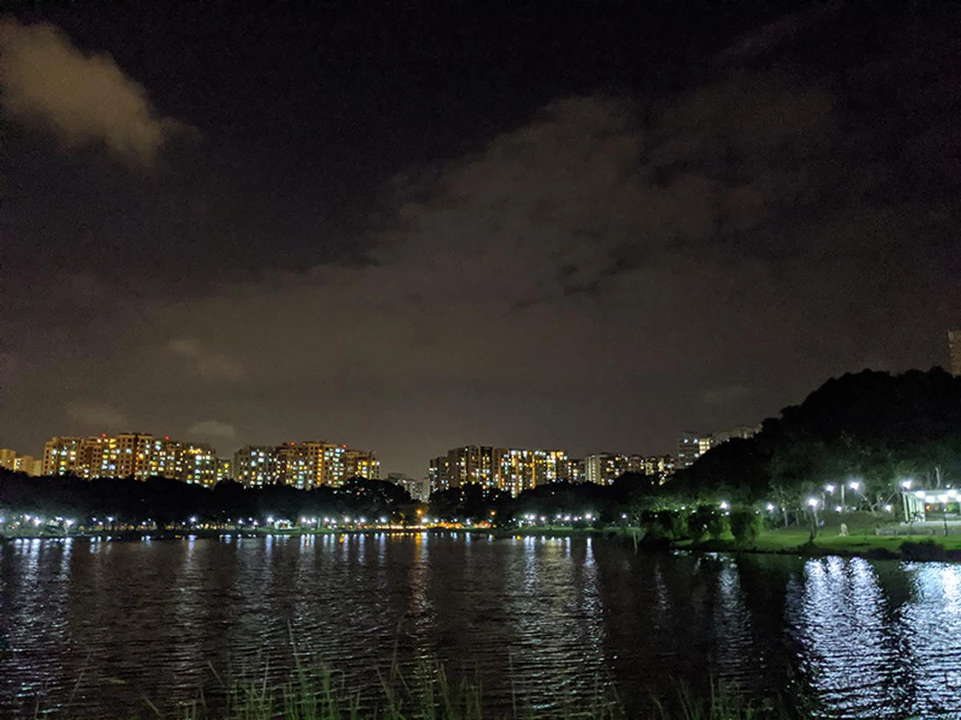 Pixel 4 XL Night Sight off. (Click to view full-size image)