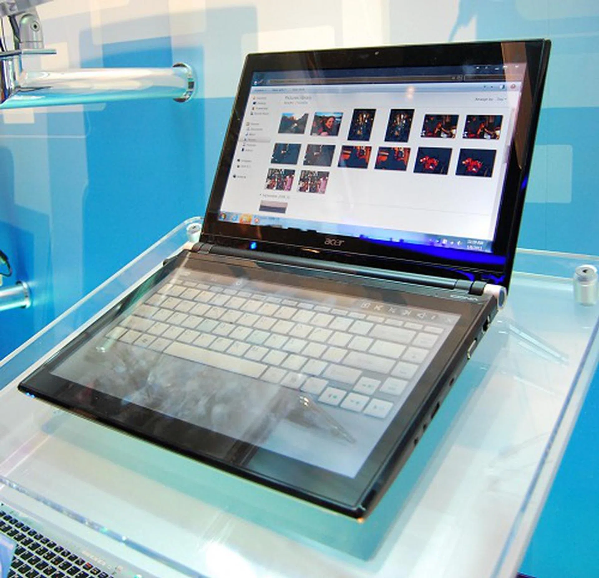And of course, how can we not include the Acer Iconia? Uses the second generation Intel Core processors like the Core i5-480M, up to 4GB of DDR3 memory and a pair of 14-inch multi-touch displays (1366 x 768 pixels  resolution).