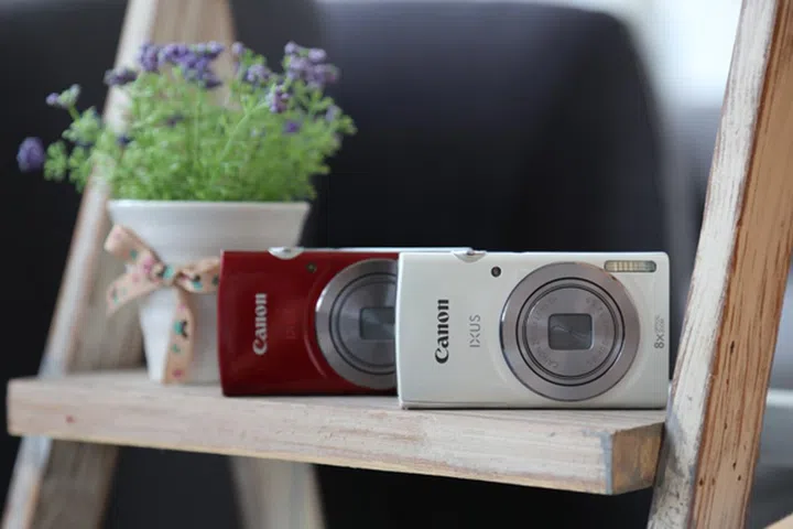 The new IXUS 160 compacts are available in white, red and black.