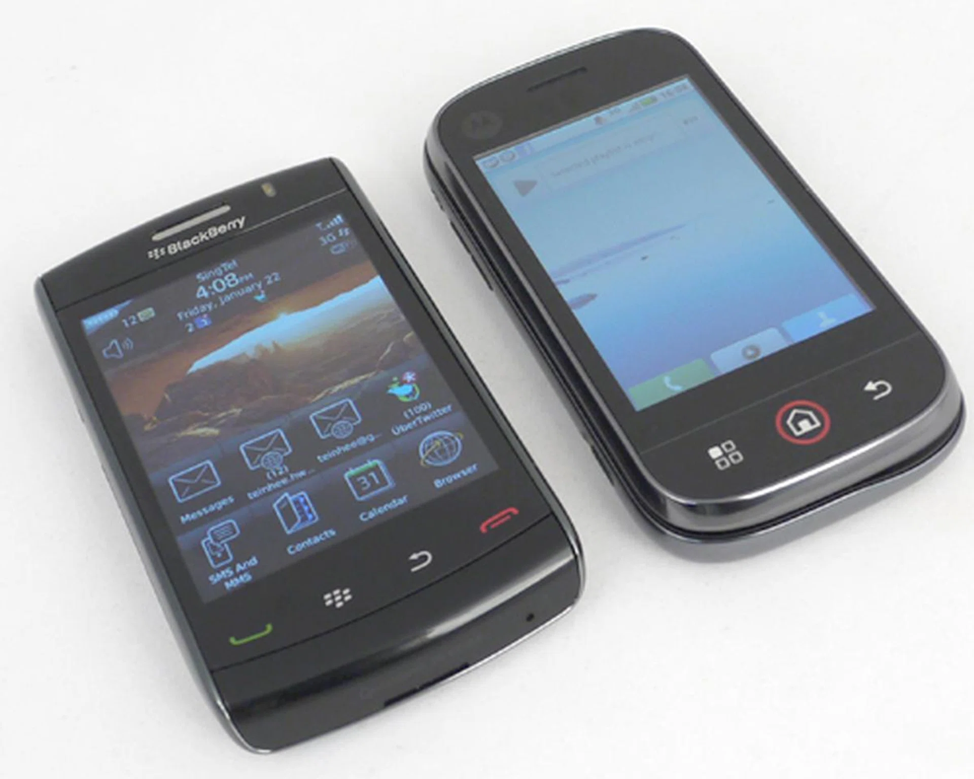 There are just too many touchscreen devices out there for the Storm2 to make a difference, and devices such as the Motorola DEXT covers both the touch and QWERTY experience aptly for flexible usage.