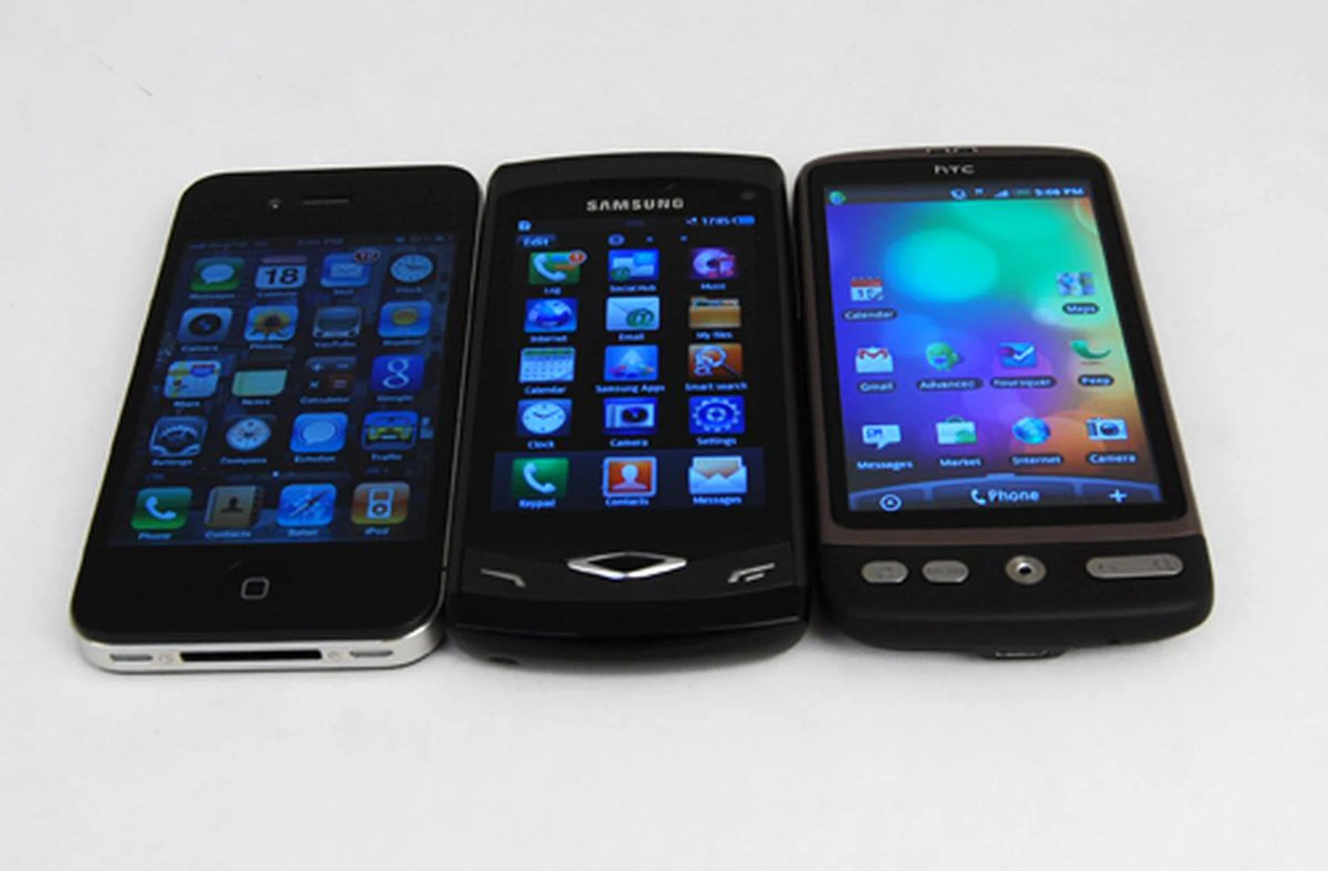 With Apple's iOS 4 (and the iPhone 4) and Google's Android (accompanied by a variety of devices) dominating the market, will Samsung's bada OS be able to catch the consumers' attention?