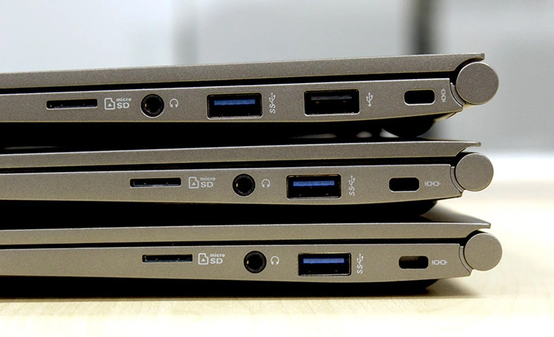 The gram 13 is just 15mm thick, but the differences between the other models are almost negligible. Can you tell which one is the gram 13?