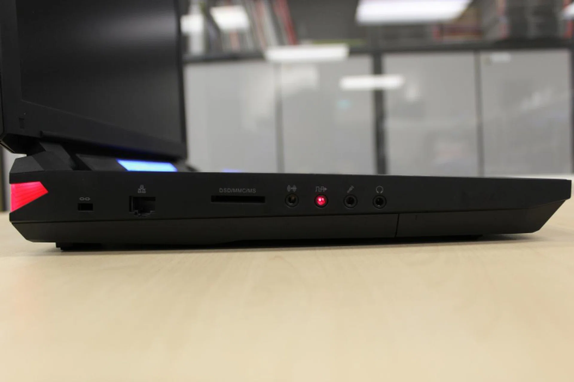 The left side of the notebook has the Ethernet connection, various audio ports as well as the memory card slot. What's weird is that the left side is completely devoid of any USB port.
