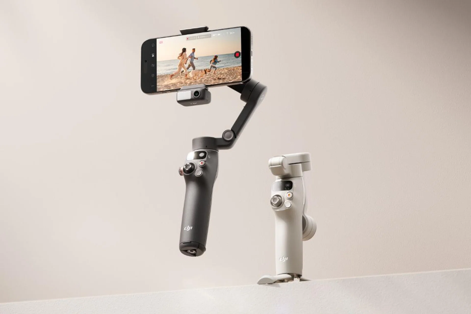 The new DJI Osmo Mobile 7. Photo: DJI