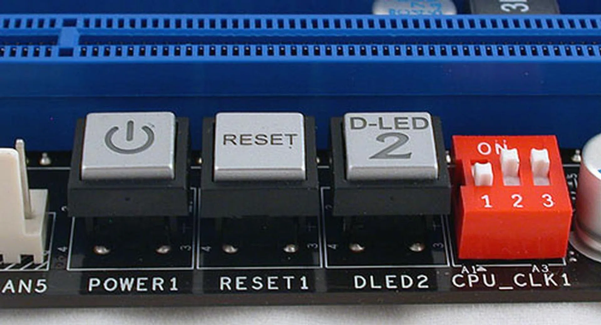 These onboard switches and jumpers are located right besides the third PCIe 2.0 graphics slot. So if you're planning to do 3-way multi-GPU with cards using a dual-slot cooler, it could be quite difficult to use these buttons after that. 