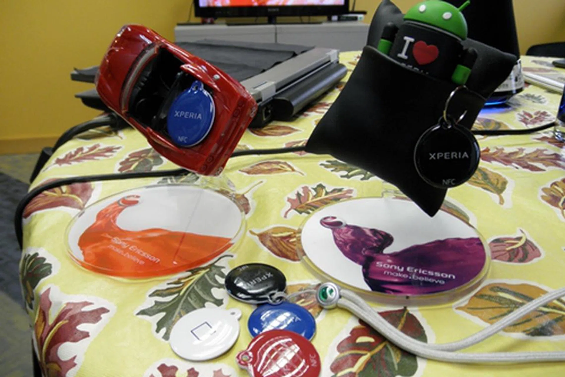 Xperia SmartTags are available in four colors. If the bundled tags are insufficient, more can be bought by customers in Sony's after sales programme. However, details have not been unveiled yet.