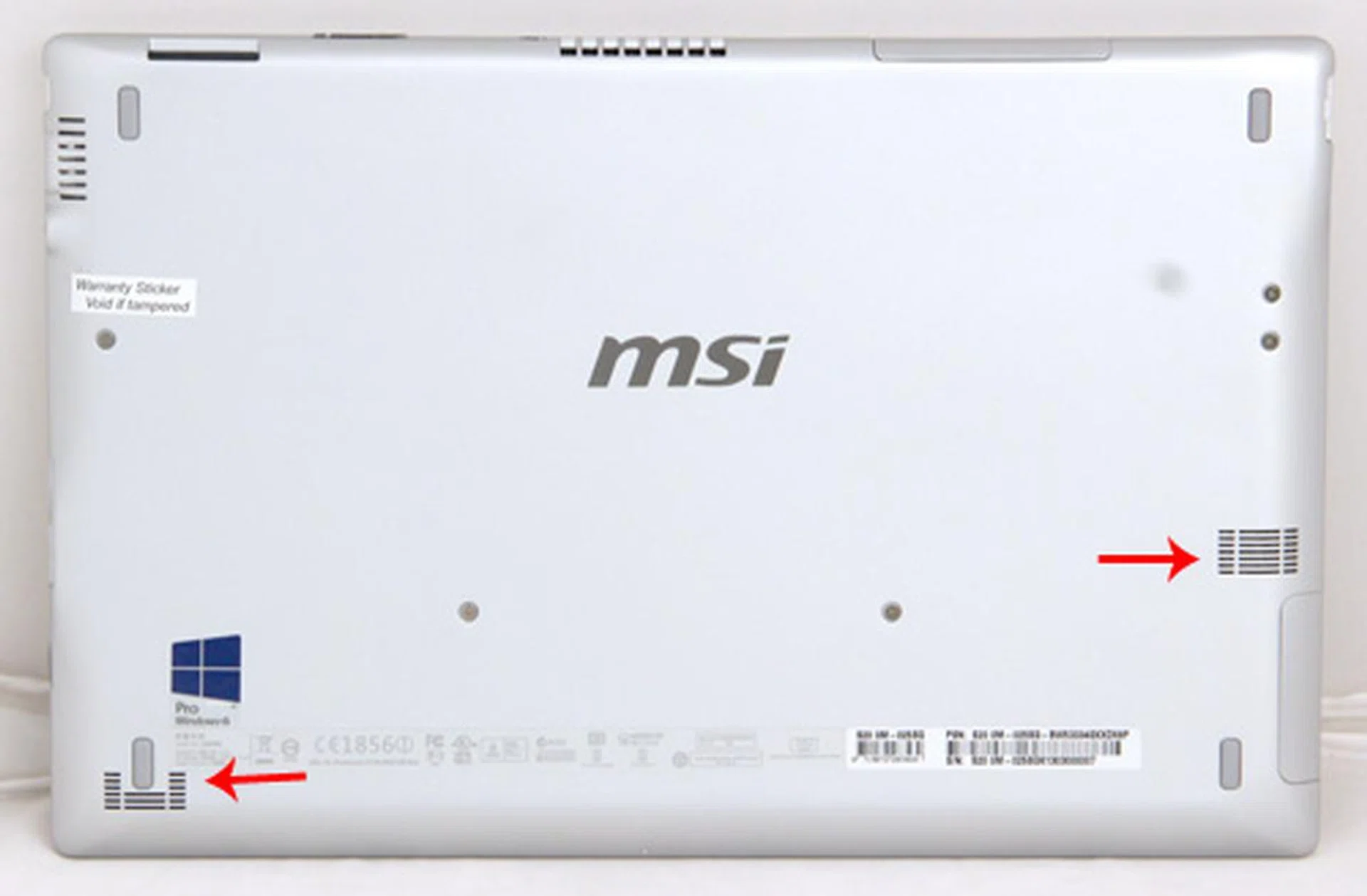The position of the speakers are asymmetrical but they don't affect the quality of the machine's sound.