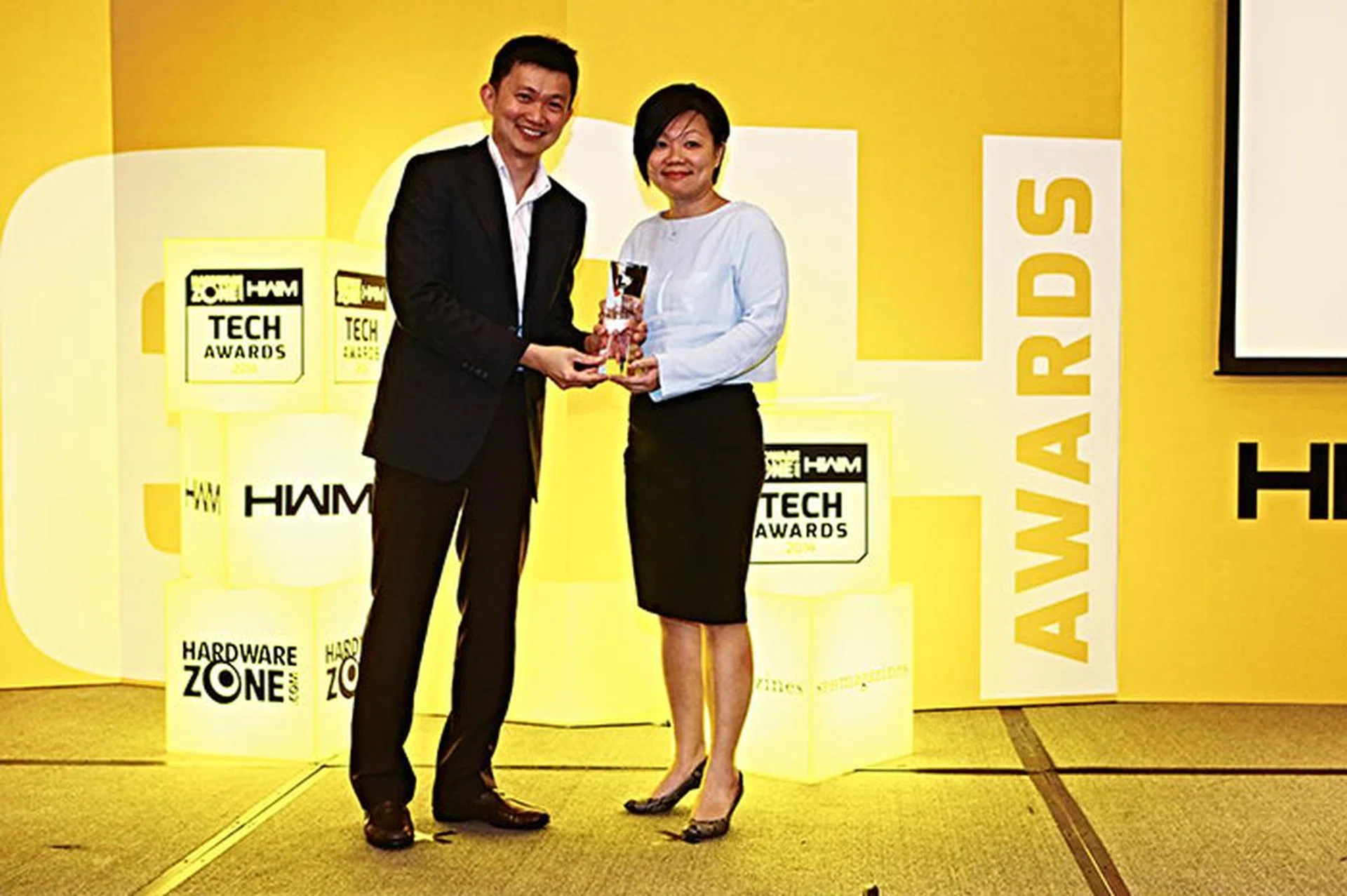 StarHub TV was once again voted Singapore's best pay TV service. Here's Ms. Lin Shu Fen, Head of Entertainment & Smart Life at StarHub, receiving the award.
