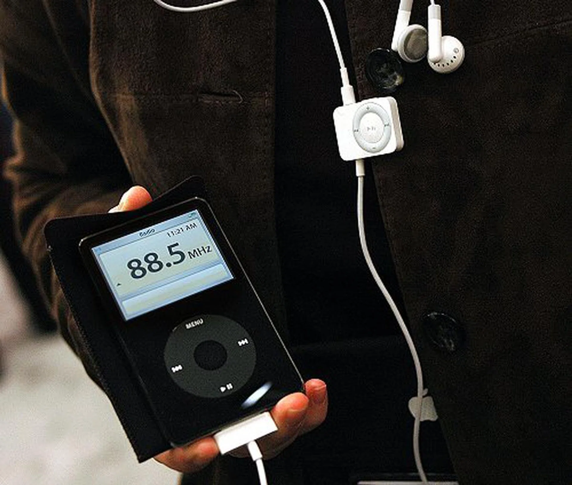 The iPod Radio Remote has no screen, but for stations that support the Radio Data System, station and song information are displayed on the iPod's screen as shown here.