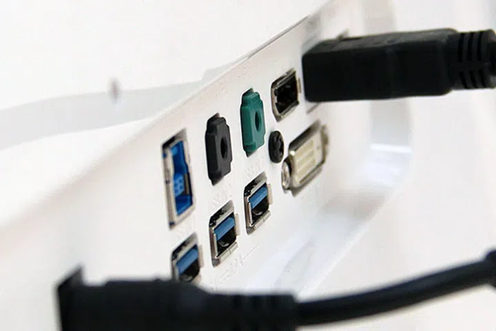 There's no shortage of video inputs on the EA93: you've two HDMI, one DisplayPort, and one DVI-D. There are also three USB 3.0 ports.