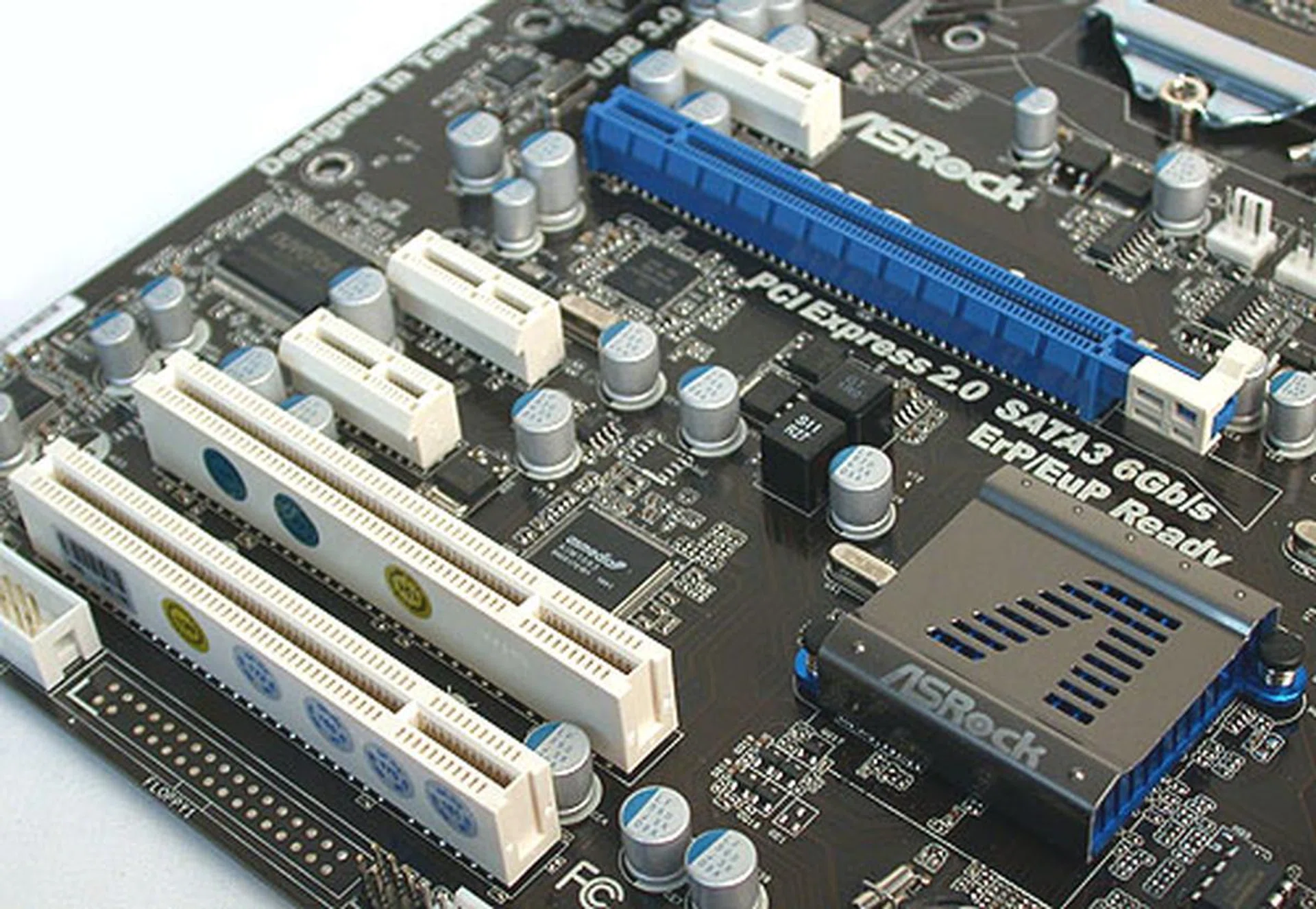 ASRock is not expecting anyone to do SLI/CrossFireX on this board, with only a single PCIe 2.0 x16 slot for a discrete graphics card. You do get up to three PCIe x1 expansion slots though.