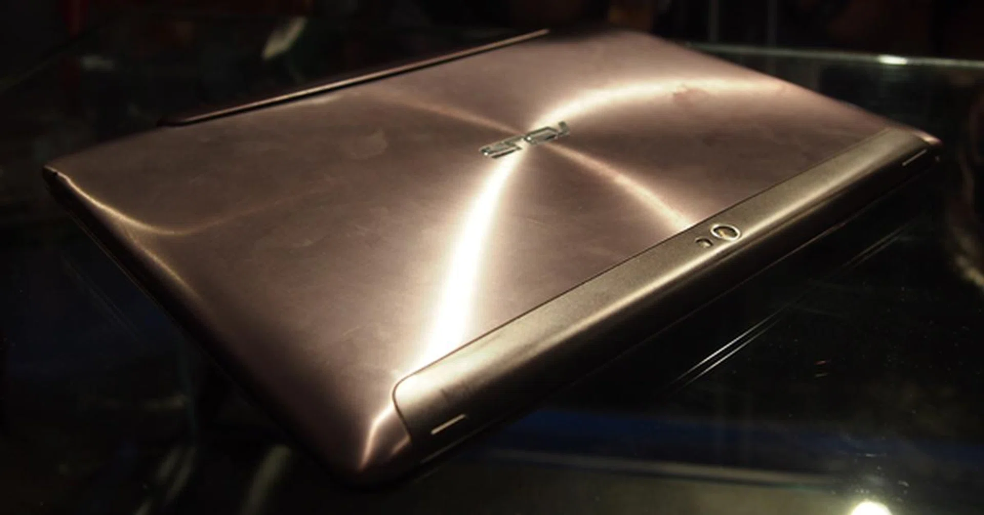 It is hard to differentiate the new ASUS Transformer Pad Infinity from the previous tablet such as its predecessor and the Transformer Pad Prime.