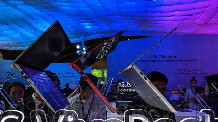 The new laptops come in bold new colors. 