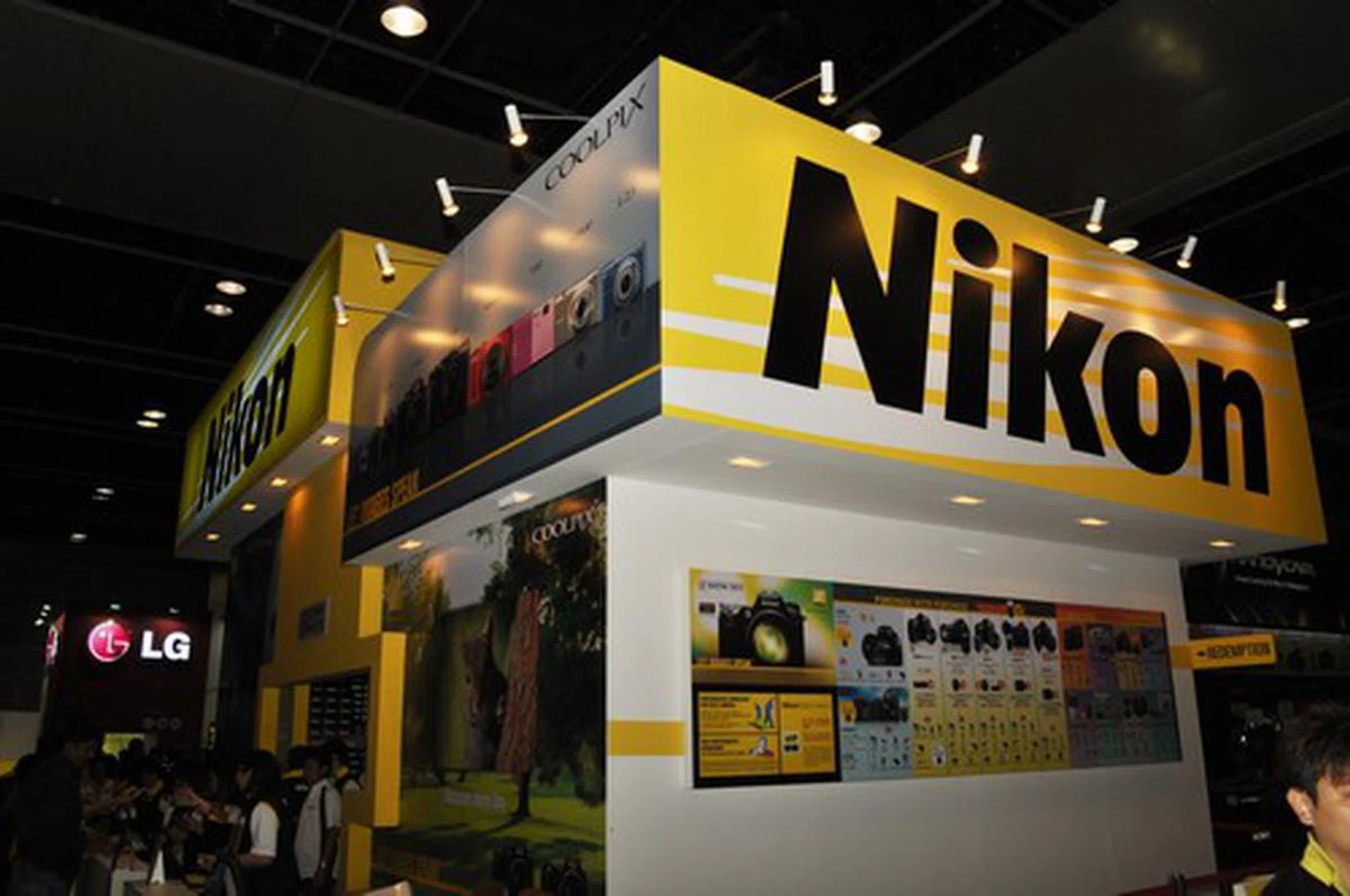 If you're looking for a new DSLR or compact camera, Nikon's there for you on the fourth level, in the central hall. Of special note is that Nikon is offering a SB900 speedlight at $599 (U.P. $789) pay with purchase when you get any DSLR camera.