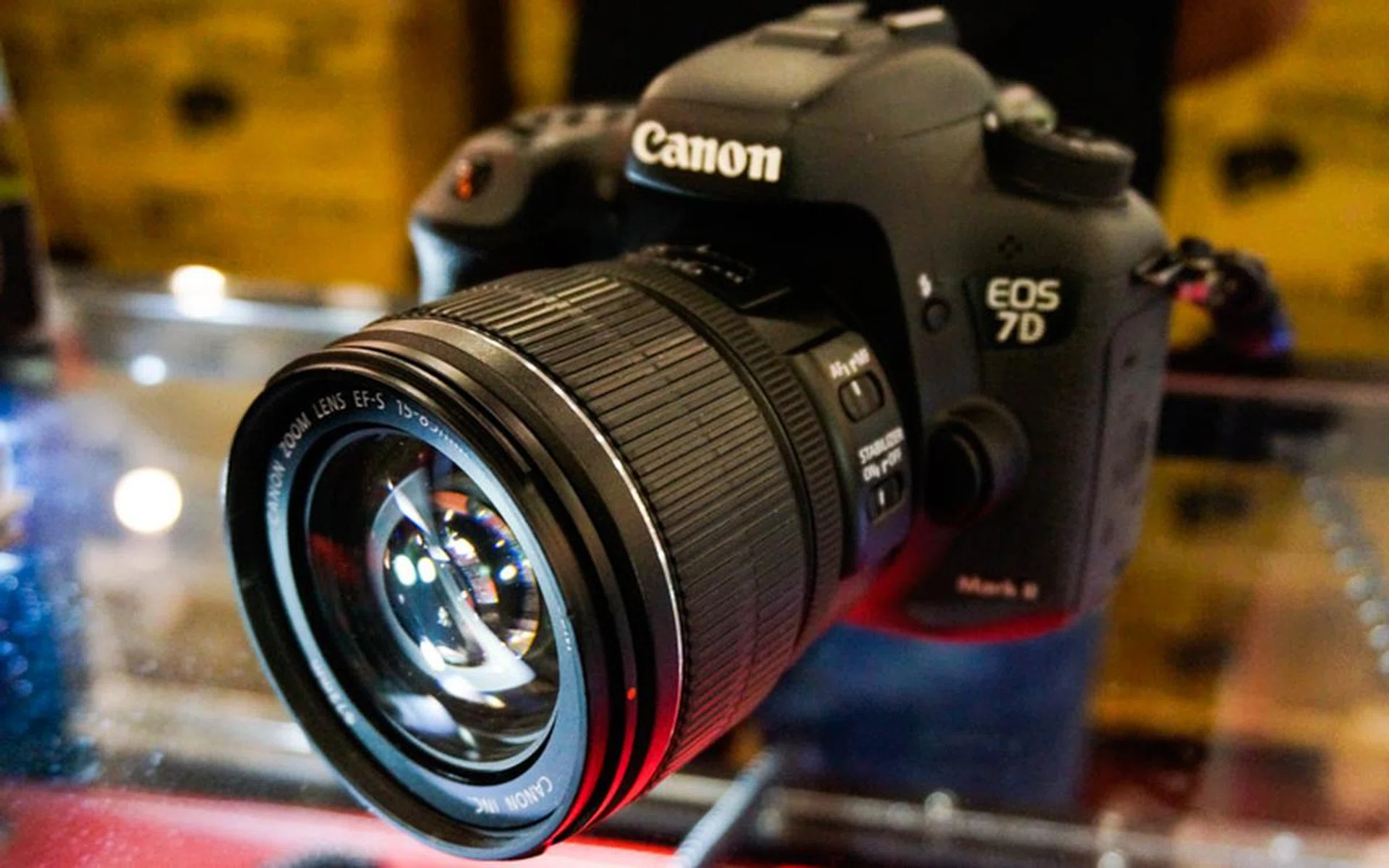 The EOS 7D MKII is a 20.2-megapixel APS-C DSLR that shoots at up to 10 frames per second. There’s a $150 cashback promotion running at the show, and you get one 16GB SD card, one 32GB SD card, an 8GB CF card, a 100mil EF camera strap, a LowePro Sling Bag, a JBL Charge 2 wireless speaker and a cleaning kit free. Prices start from $2,499 (body only) and go to $3,499 (with EF S15-85 IS USM kit lens).