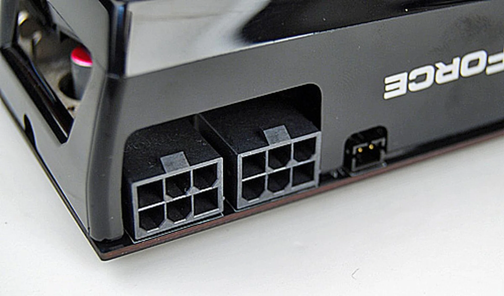 Two 6-pin PCIe connectors are needed to power this dynamo. NVIDIA recommends a PSU with a rating of at least 500W.