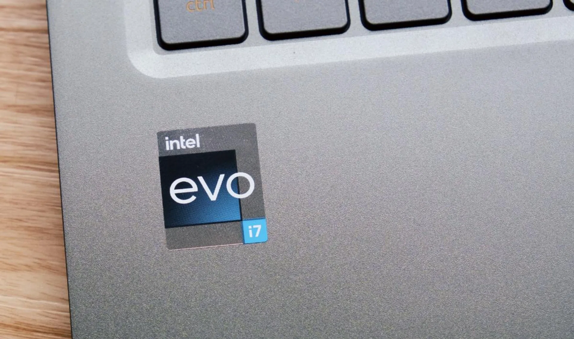 This model features Intel's Core i7-1260P processor.