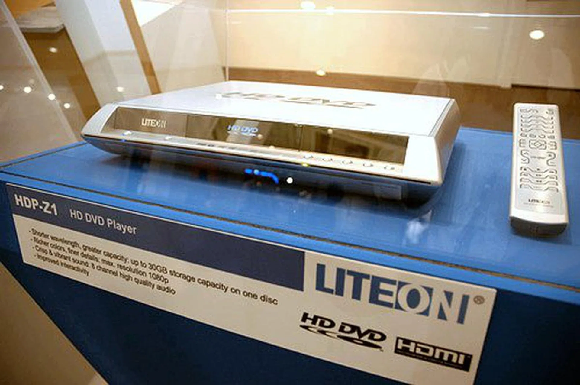 Lite-On's HDP-Z1 is its HD DVD Player plays both single-sided (15GB) and double-sided (30GB) HD DVDs. Supported media include HD DVD-ROM, HD DVD-R/RW, DVD-RAM, DVD-ROM, and so on. The player has the same audio support and connectivity options as the BDP-X1. It wouldn't be surprising if some day, we actually see a dual-drive set-top device with both a HD DVD and Blu-ray drives in one chassis (wishful thinking, but who knows eh?)