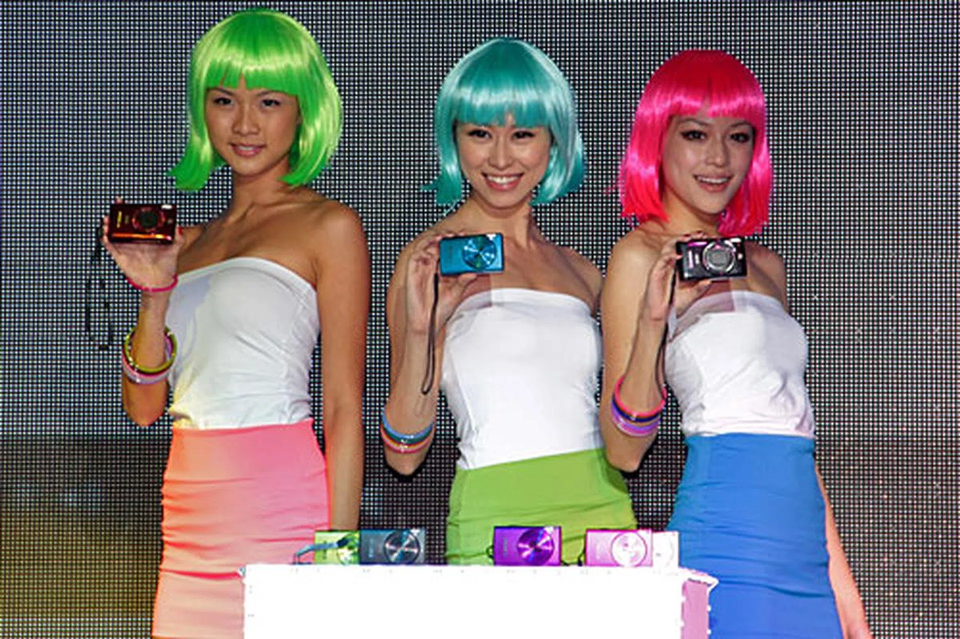 Canon touts the Ixus 1100 HS and 230 HS as the world's slimmest 12x and 8x optical zoom compact cameras.
