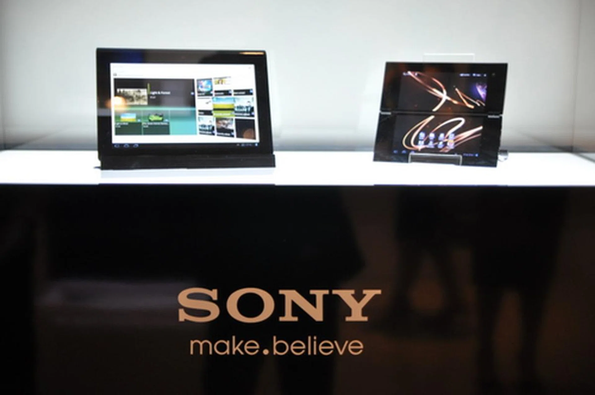 Last but not least was the surprise appearance of the Sony S1 and S2 Android tablets. They were enclosed, but were turned on for all to see.