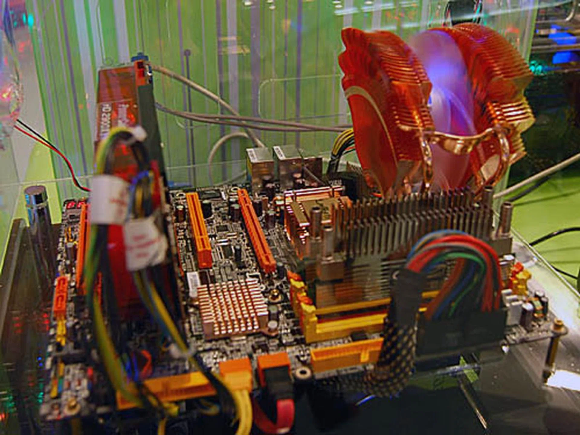  We are only aware of DFI as the only vendor to have actually put ATI's ill-fated Intel Core 2 Duo chipset, the RD600 into production. The DFI LanParty UT ICFX3200-T2R is found in a system demo at the DFI booth for those seeking a glance of this rare breed. A Radeon HD2900 XT graphics card completes the system.  