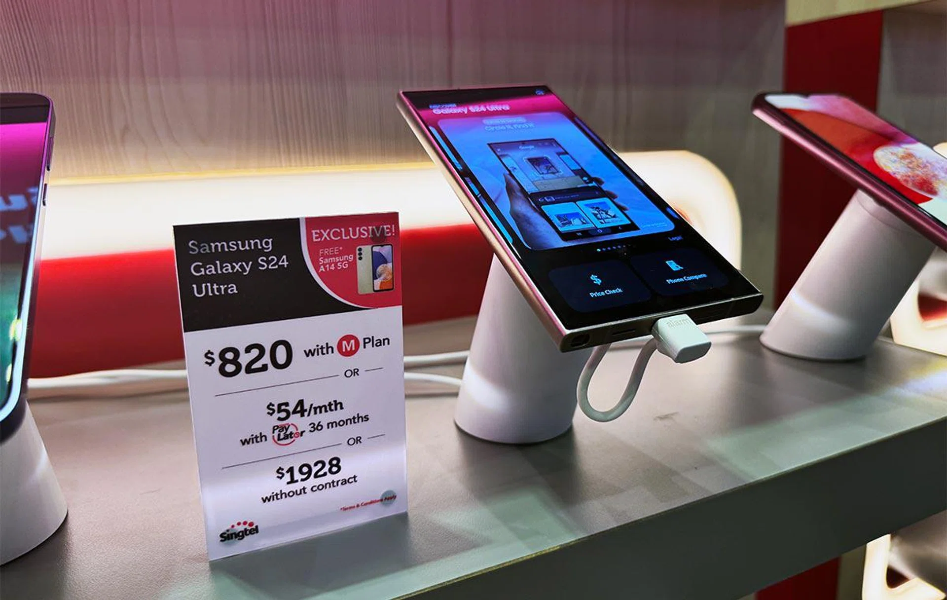 Samsung Galaxy S24 Ultra at Singtel booth.