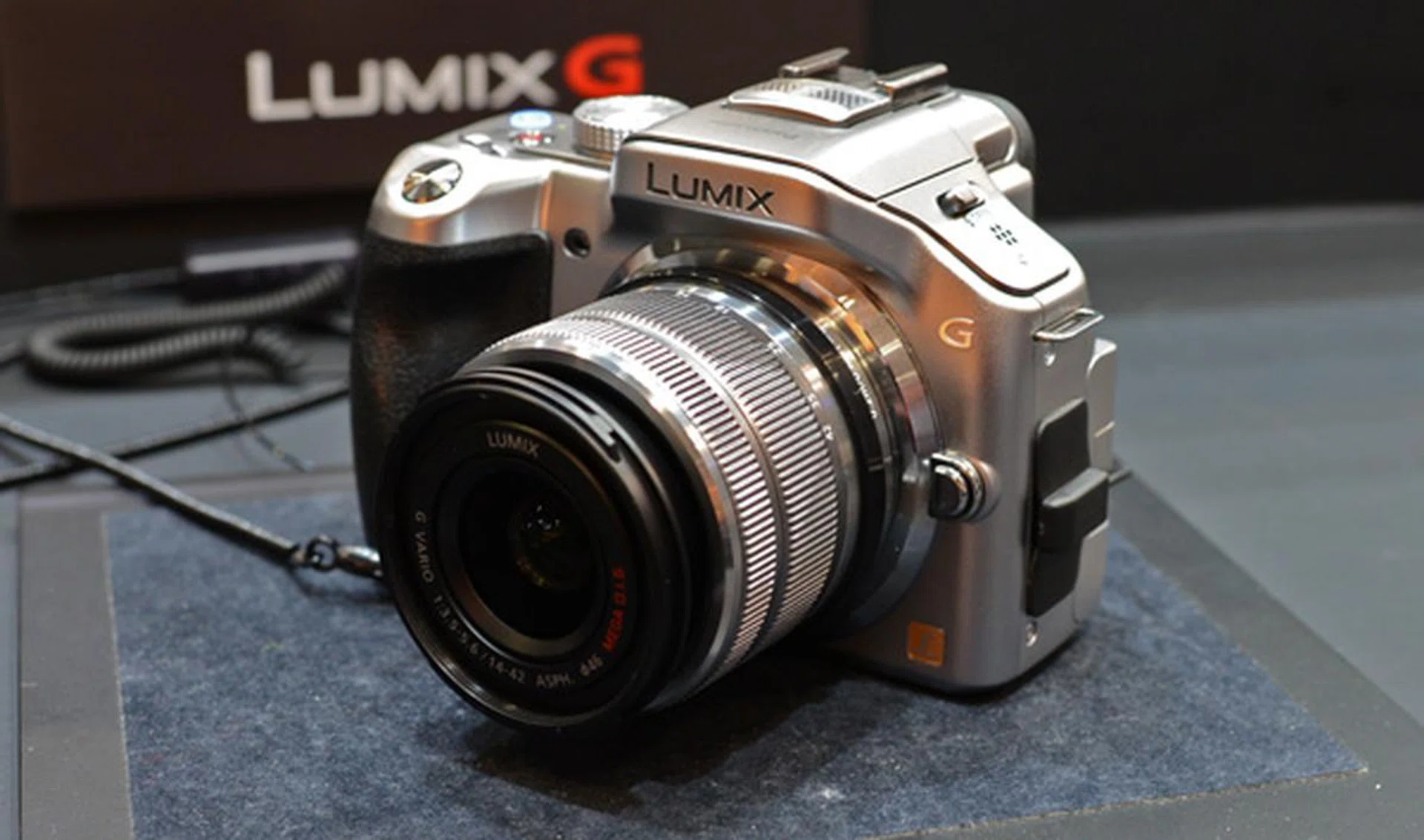 Panasonic's new LUMIX G VARIO 14-42mm f/3.5-5.6 II ASPH lens is smaller than its predecessor, making it a more attractive kit lens for users looking to pick up their first Micro Four Thirds camera.