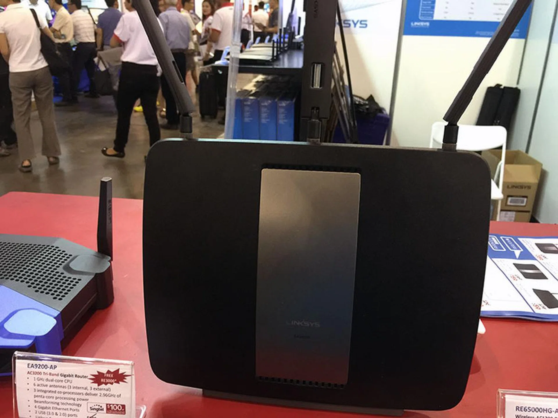 The Linksys EA9200 AC3200 tri-band wireless router is going for $299 (U.P: $399), and comes with a free RE3000W N300 Wi-Fi range extender if you sign up for Singtel's 1Gbps Unlimited Fiber Plan. Else, the EA9200 is going for $359, which is a $40 discount.
