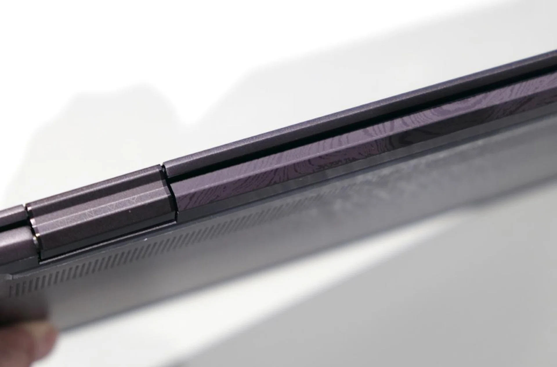 The hinge of the Envy x360 also features subtle Damascus steel prints.