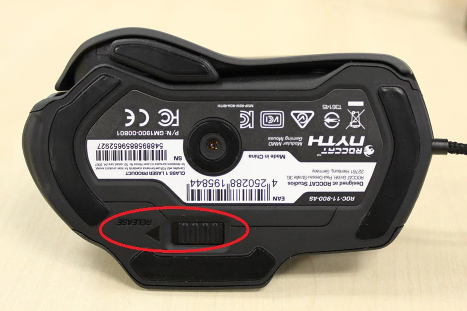 Depending on what type of sidegrip you use, the mouse profile changes dramatically. The Release slider (circled in red) on the bottom of the mouse is meant for the Modular Thumb Zone, as it releases whatever you have currently slotted in when you slide it aside.