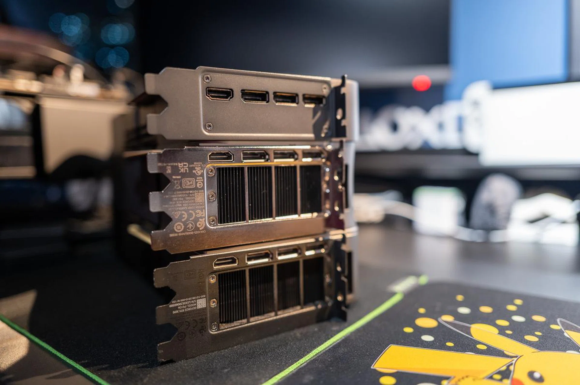 If you're intending to build a super small-form factor PC, the RTX 5090 FE is your only option right now. (Image: HWZ)