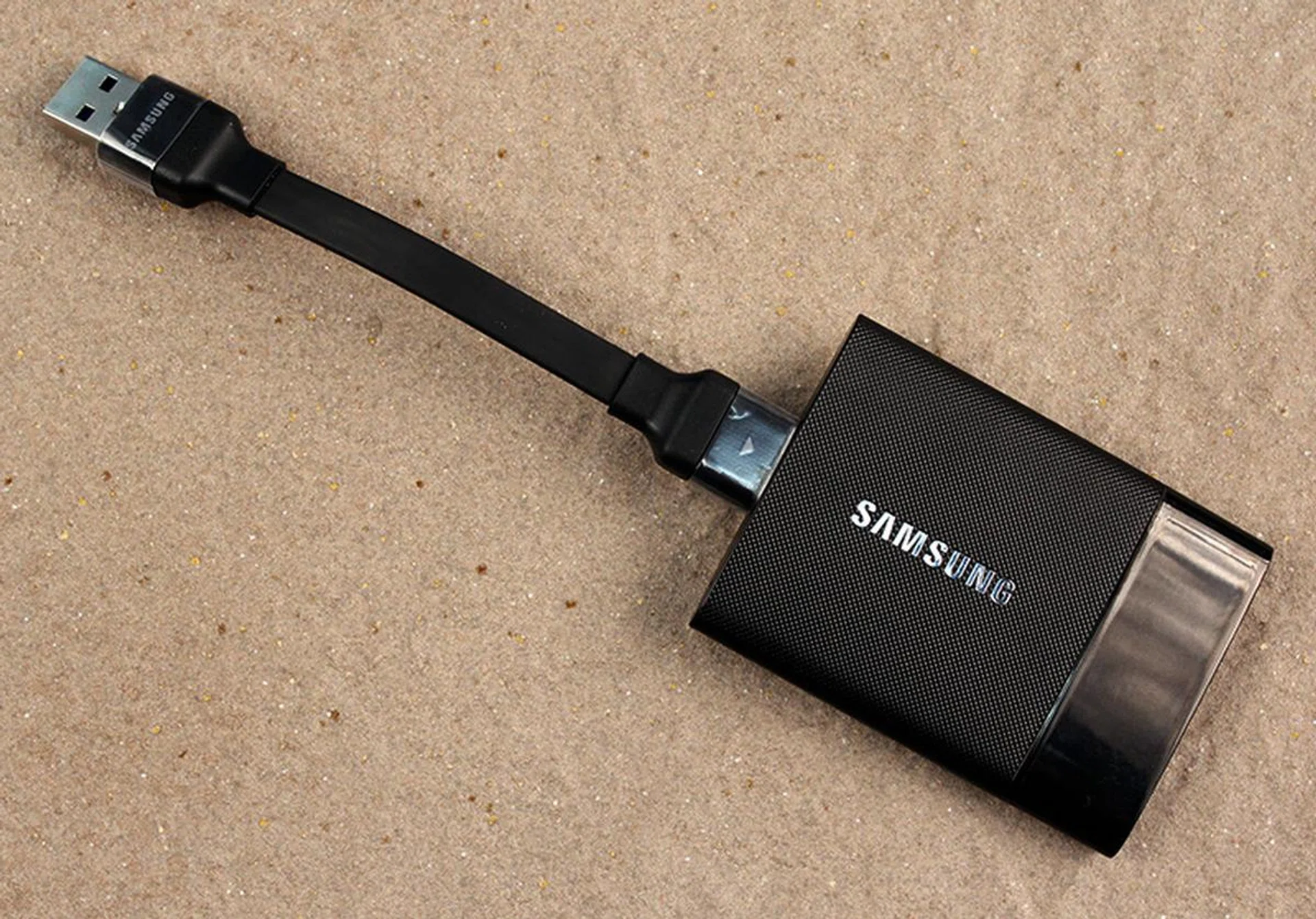The supplied USB ribbon cable is a clumsy add-on that makes the Samsung Portable SSD T1 less compact than it would have been.