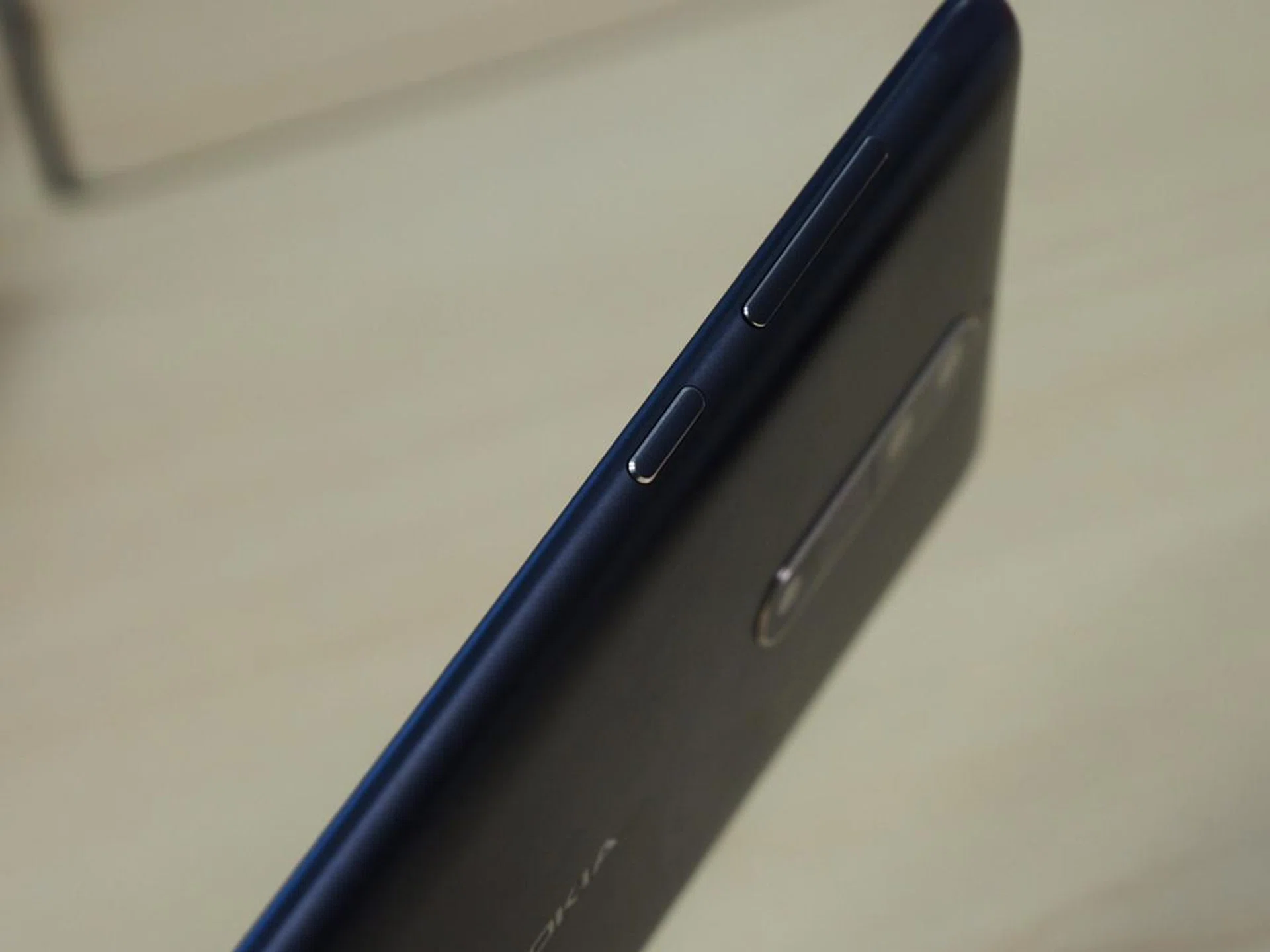 Slim device, but the buttons felt too toy-like to inspire confidence in handling.