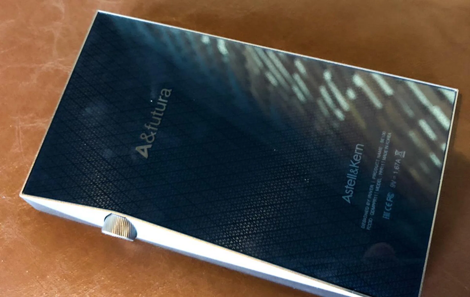 The glassback of the SE100 certainly adds a touch of class to the player.