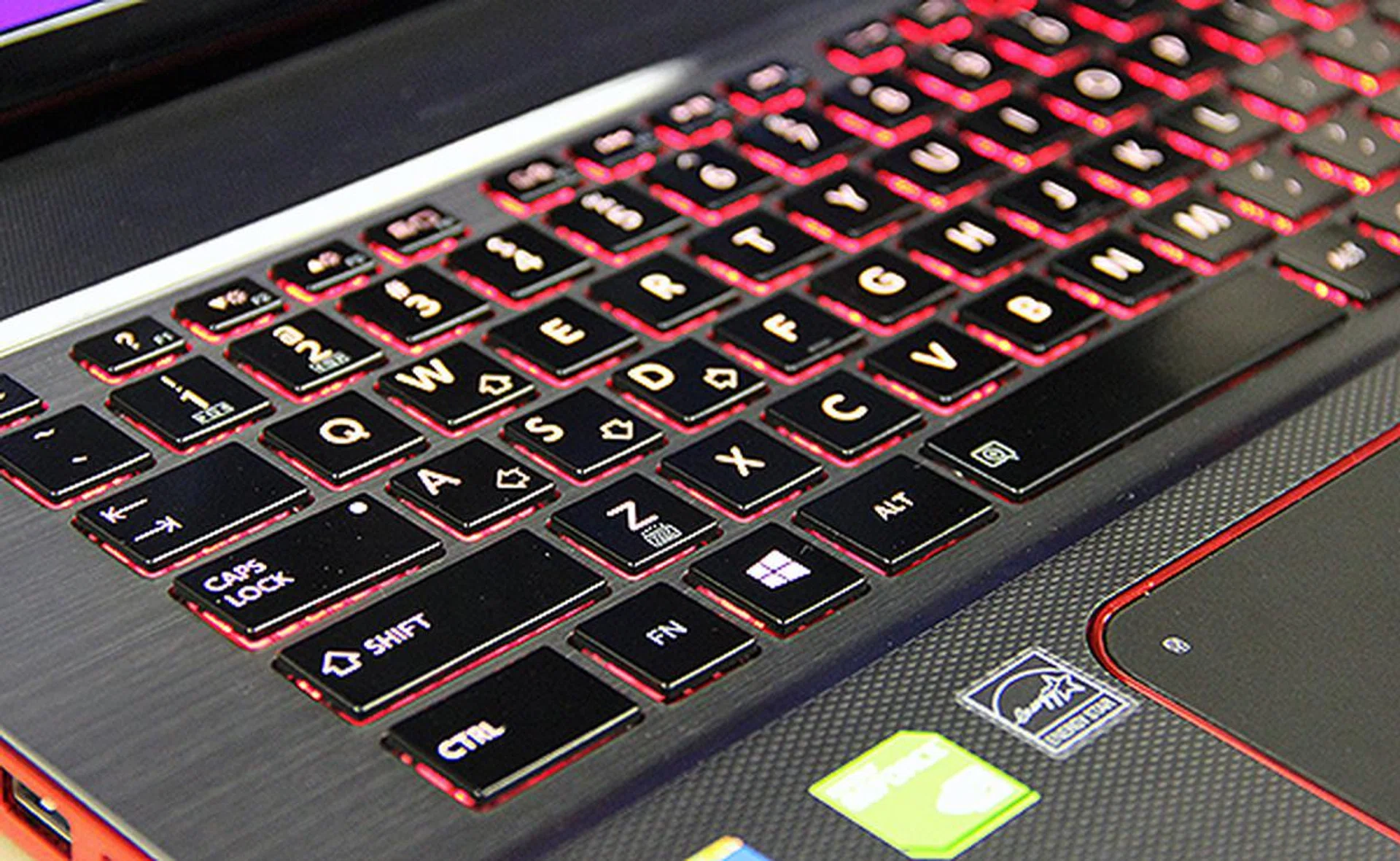 We really like the feeling of the Toshiba's keys. Note also the textured surface on the palm rest.
