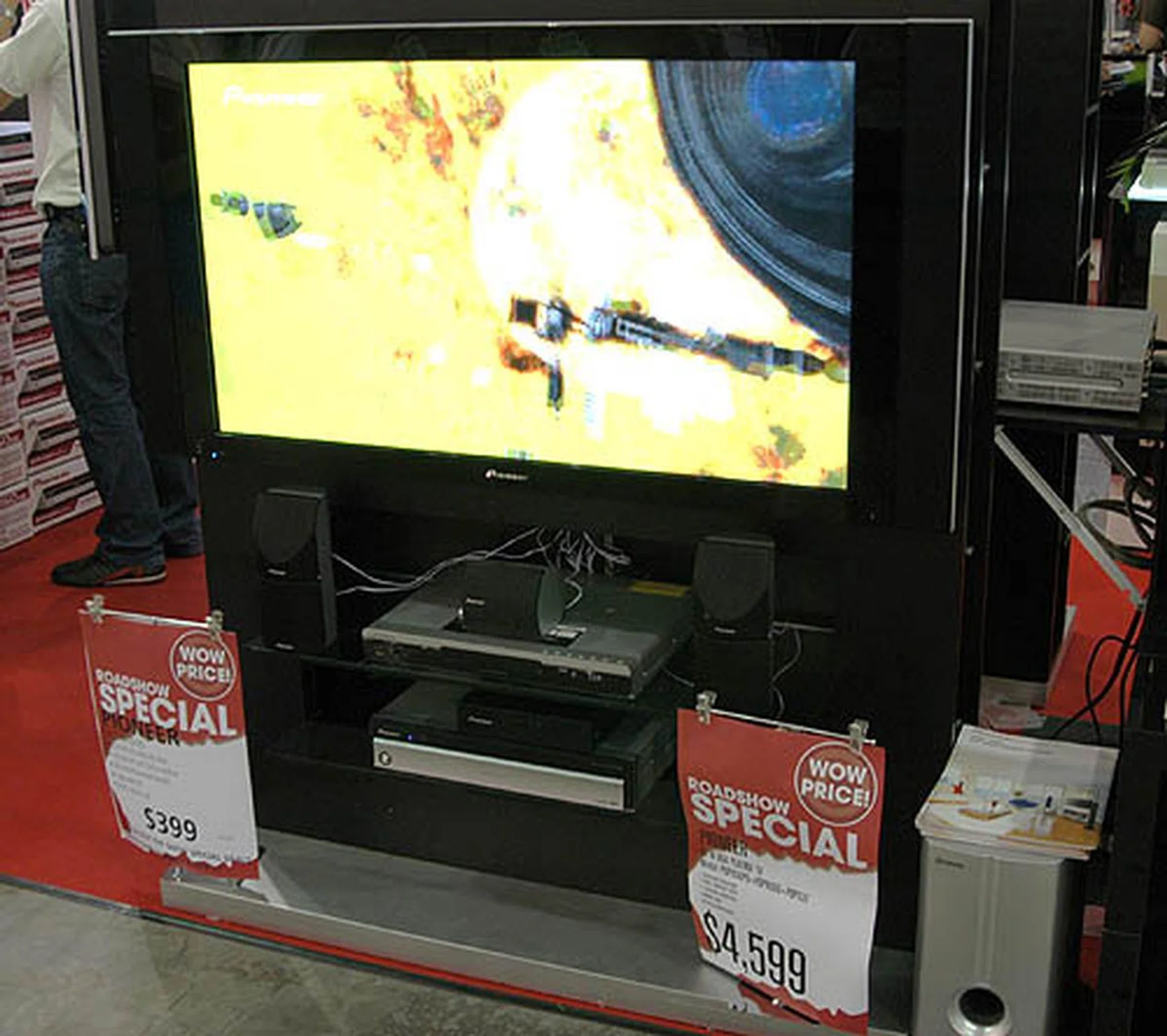 If you've been looking to get a plasma television, you need only look at this 43-inch plasma TV from Pioneer, which is going for an affordable price of $4,599.