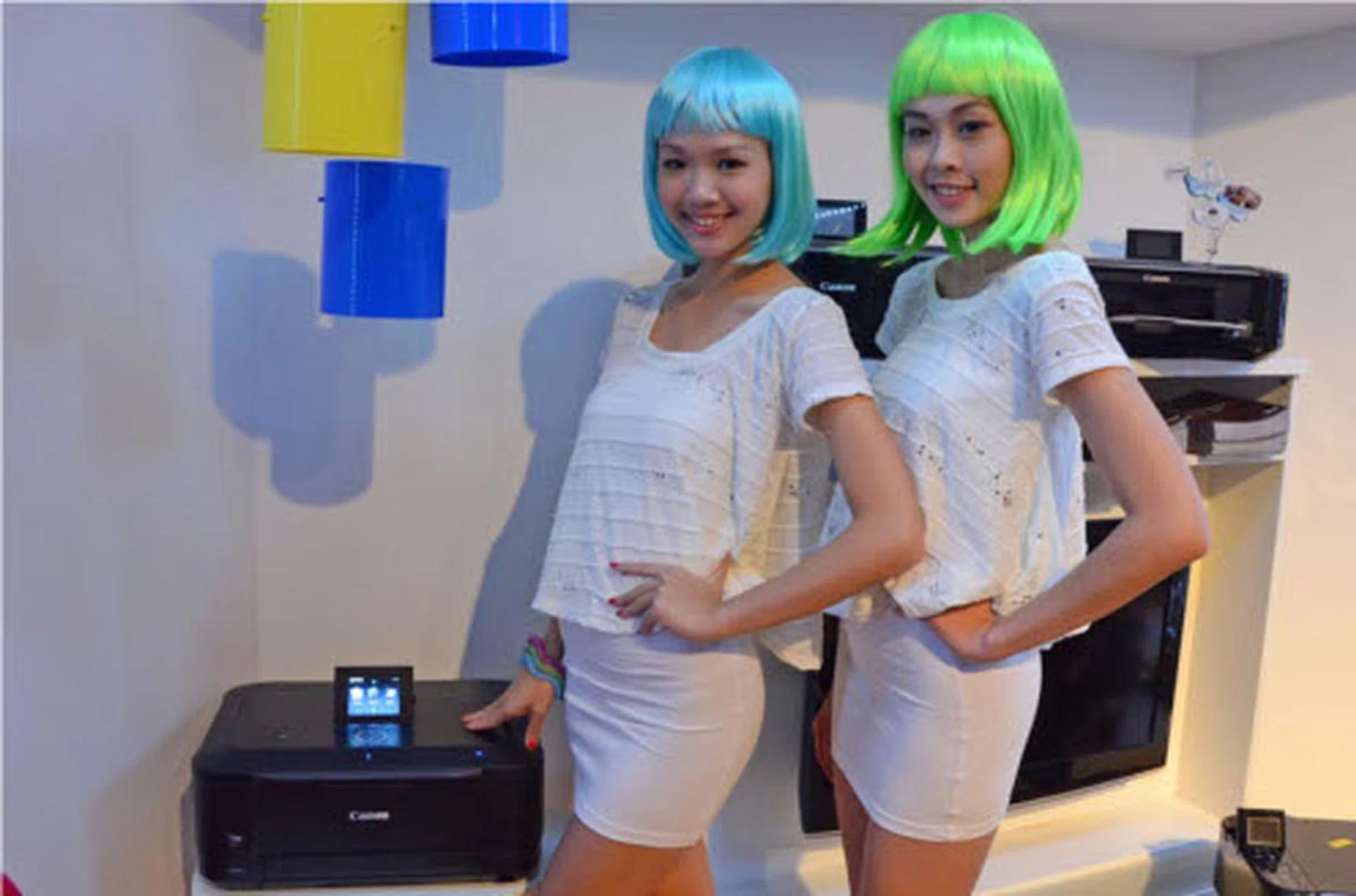 The Pixma MG8270 is a 6-ink printer, with print speeds of about 12.5ipm (mono) and 9.3ipm (color). It has a 3.5-inch LCD and comes with built-in wired and wireless connectivity. And of course, the new Pixma Cloud Link feature.
